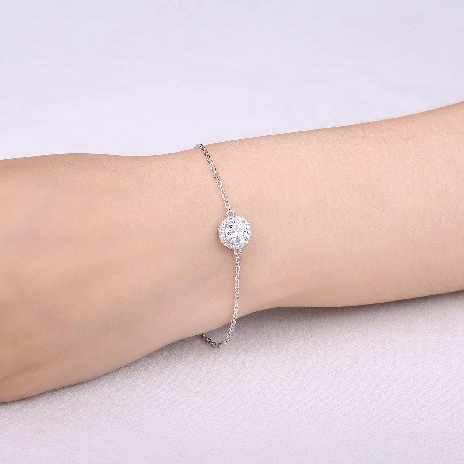 AVERLLA™ Moissanite Halo Adjustable Link Bracelet