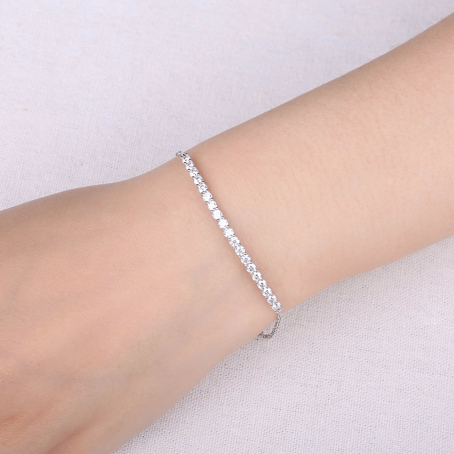 AVERLLA™ Moissanite Adjustable Gold Link Bracelet