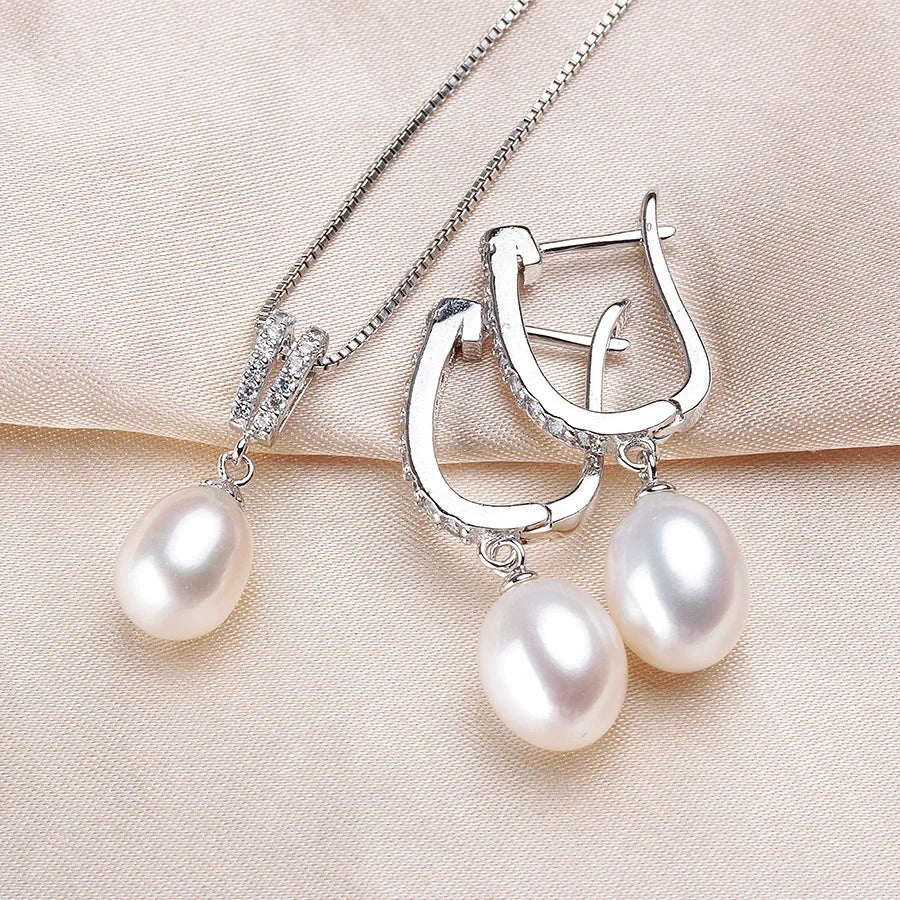 AVERLLA™ Horseshoe Grace Pearl Jewelry Set