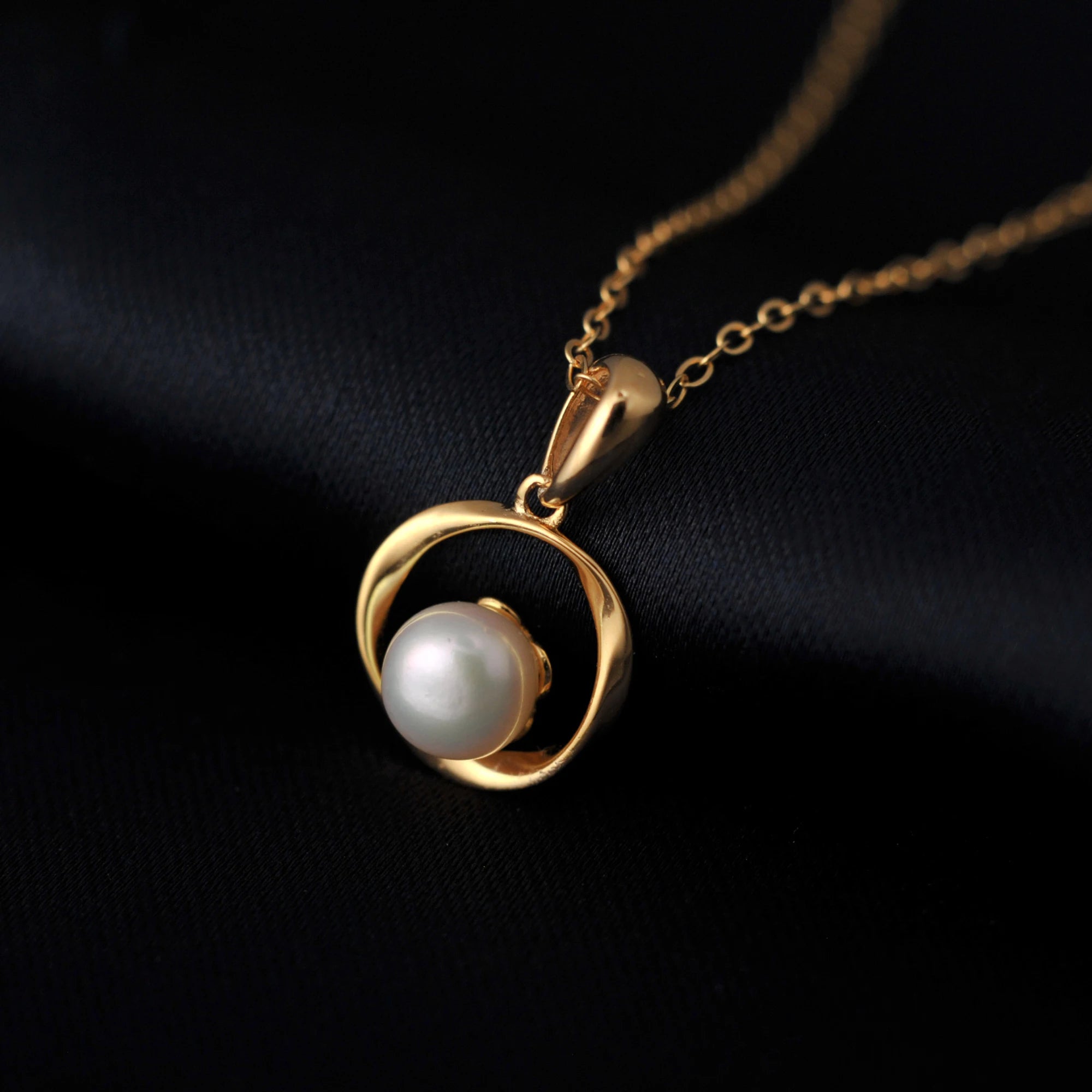 AVERLLA™ Love Eternal Mobius Ring Freshwater Pearl Pendant Necklace in 925 Sterling Silver & 14K Yellow Gold