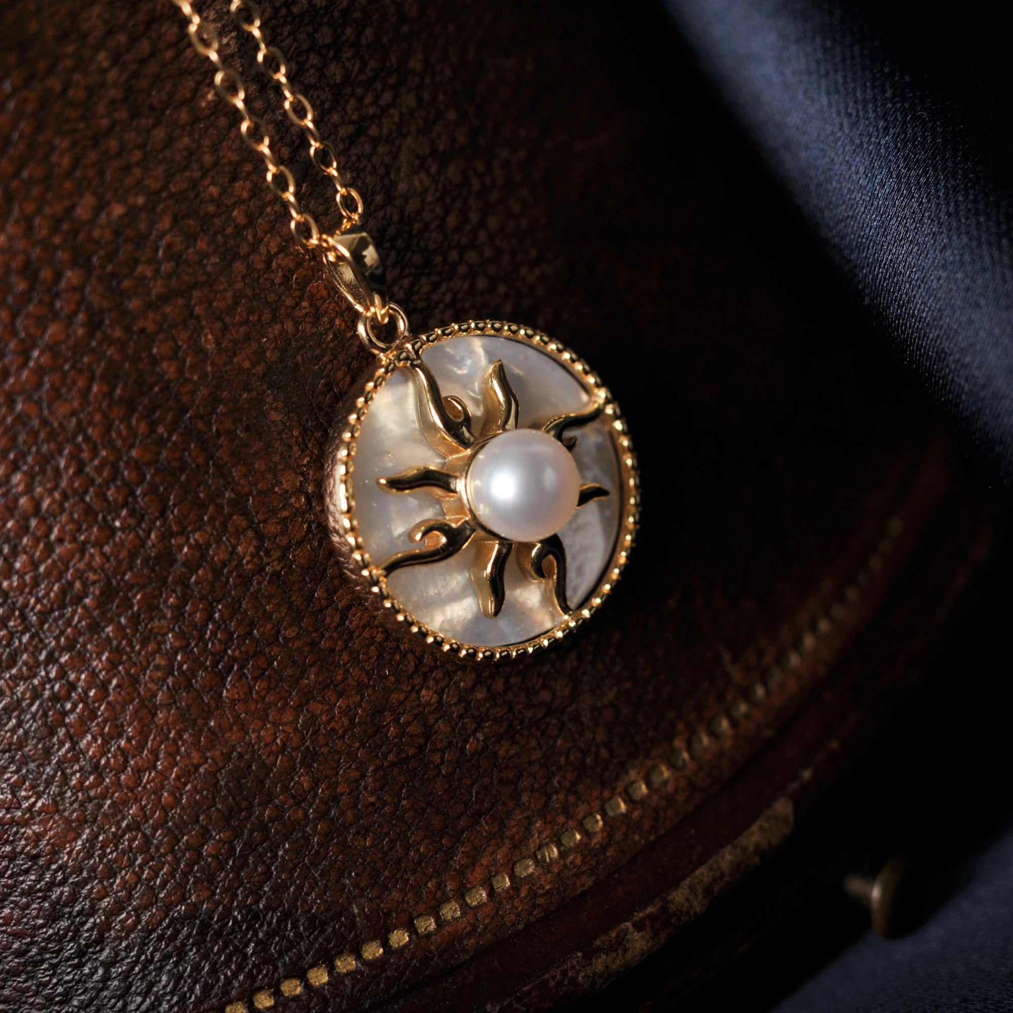 AVERLLA™ Sunlit Grace Shell & Freshwater Pearl Pendant