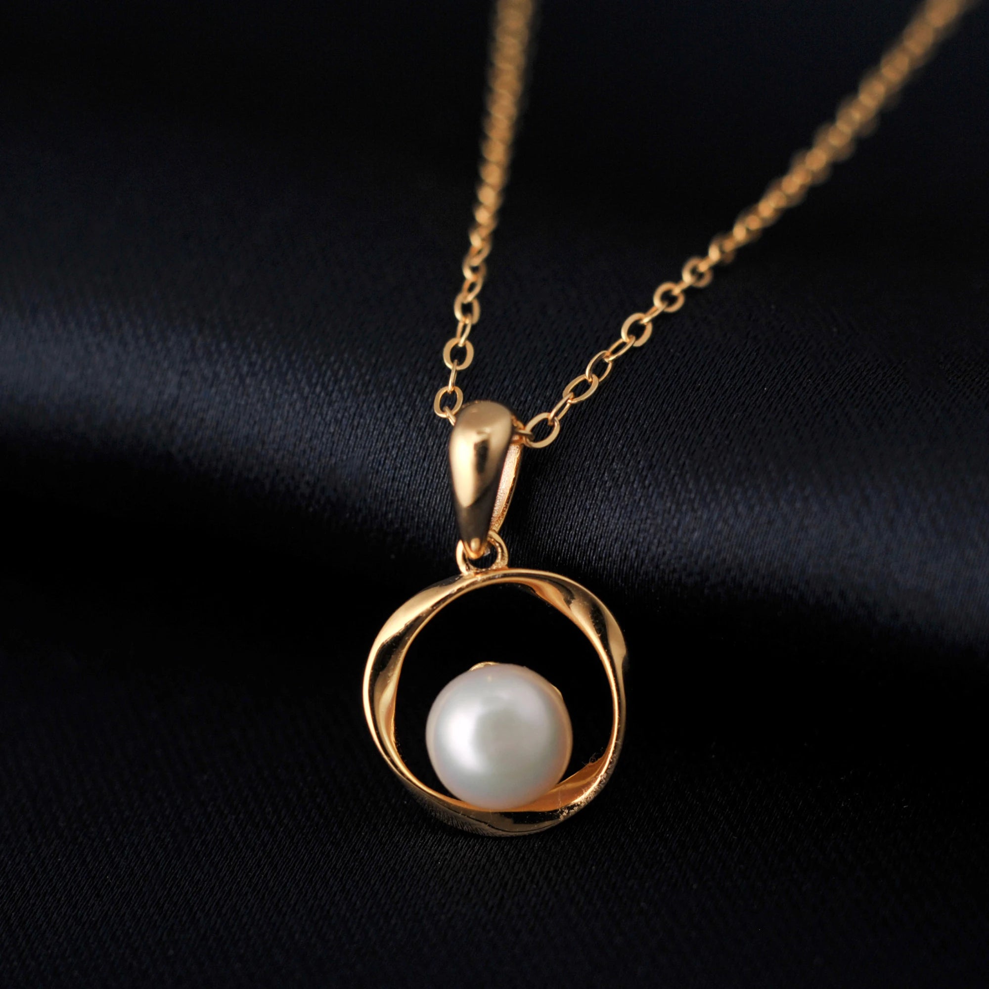 AVERLLA™ Love Eternal Mobius Ring Freshwater Pearl Pendant Necklace in 925 Sterling Silver & 14K Yellow Gold