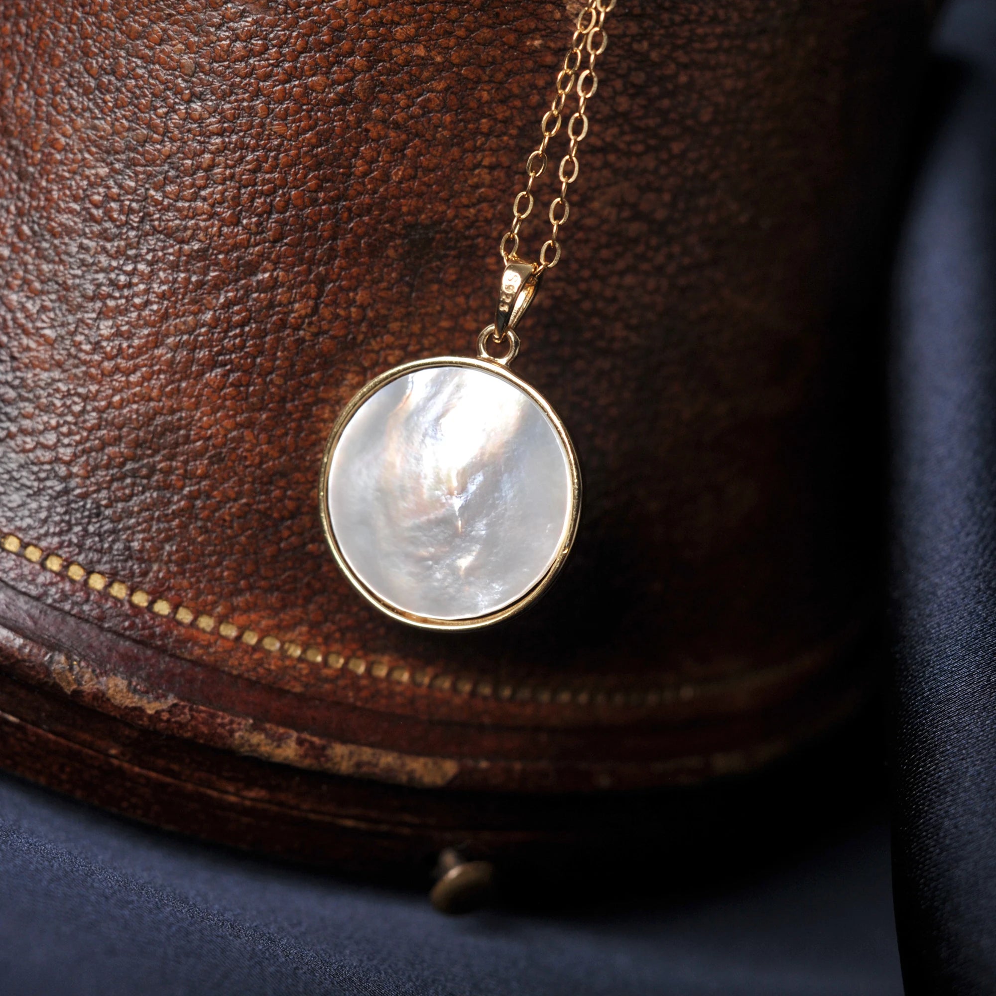 AVERLLA™ Sunlit Grace Shell & Freshwater Pearl Pendant