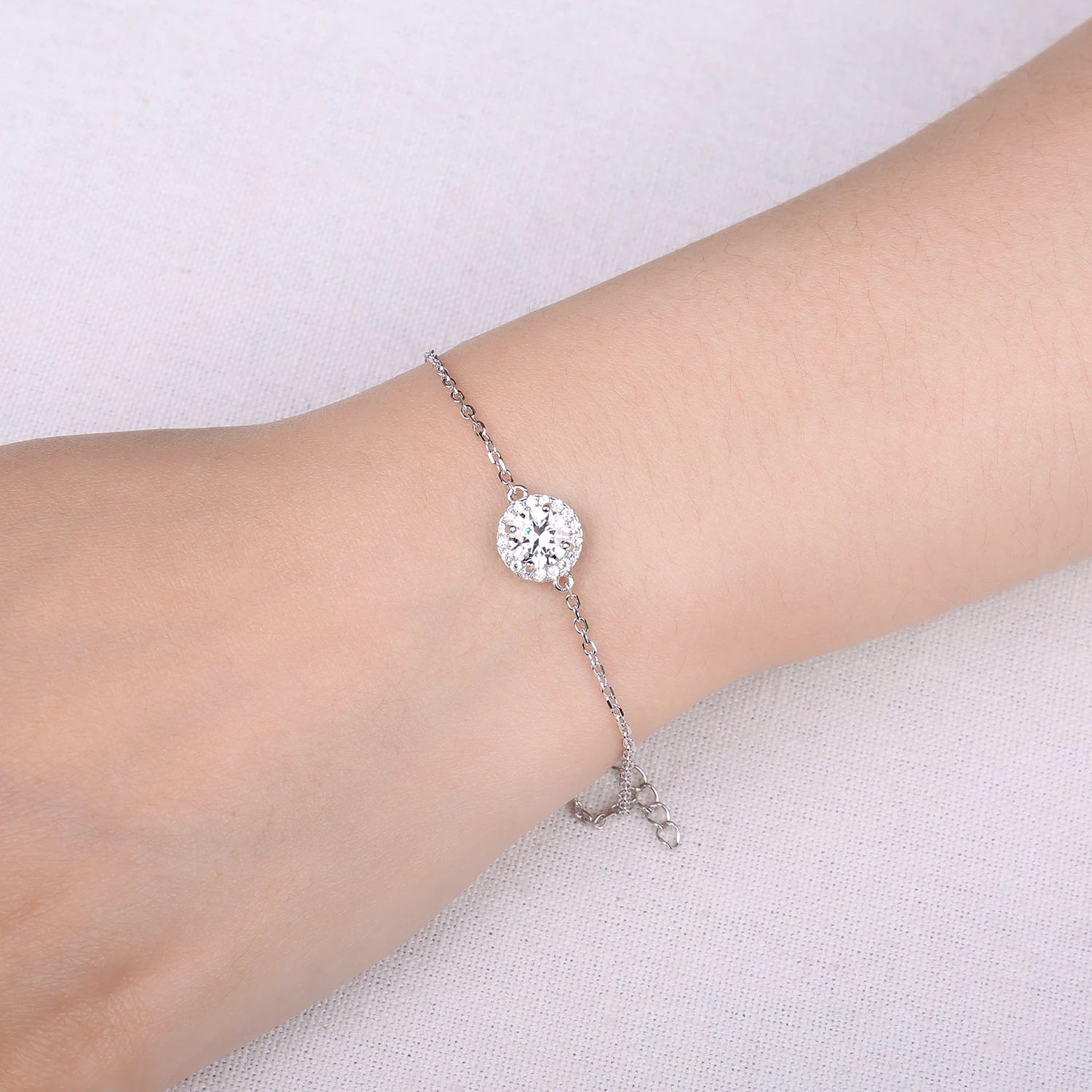 AVERLLA™ Moissanite Halo Adjustable Link Bracelet