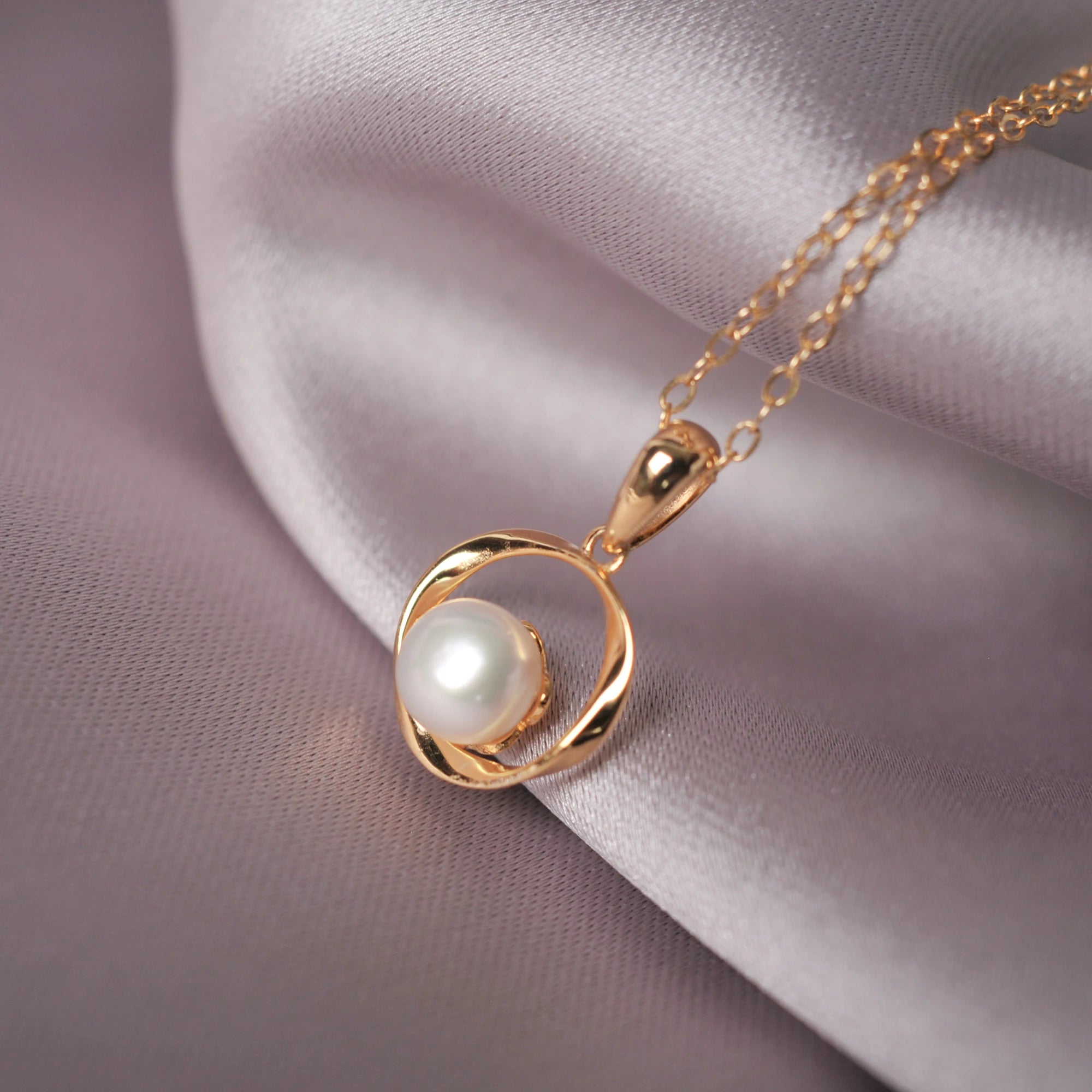 AVERLLA™ Love Eternal Mobius Ring Freshwater Pearl Pendant Necklace in 925 Sterling Silver & 14K Yellow Gold